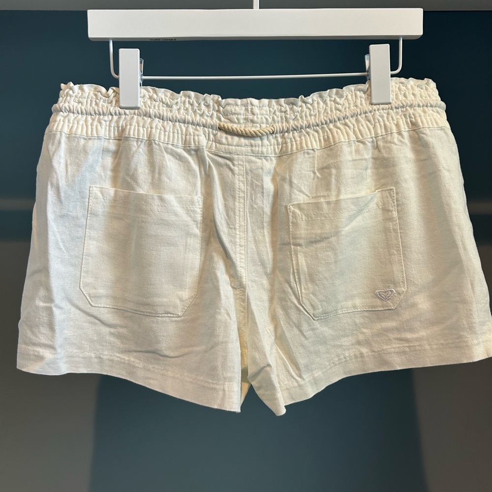 NWT Roxy shorts. Sz XL. Off white linen blend. Rope tie detail. Adorable! - Picture 3 of 16